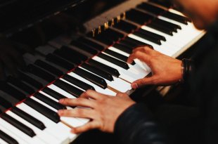 Cách luyện ngón tay cho người chơi piano lần đầu 43